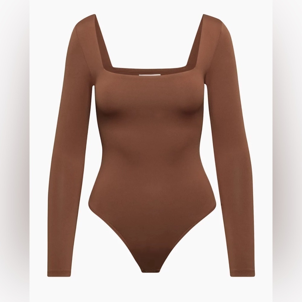 Aritzia Babaton Contour Squareneck Longsleeve Bodysuit
